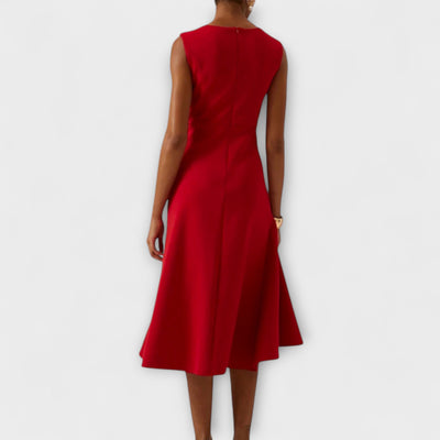 Asymmetrisches, drapiertes Midikleid
