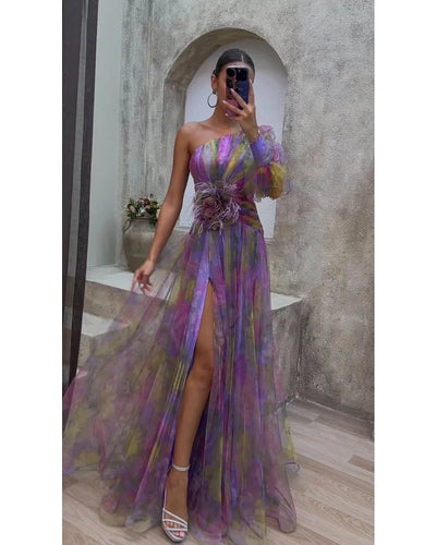 Einärmeliges Kleid