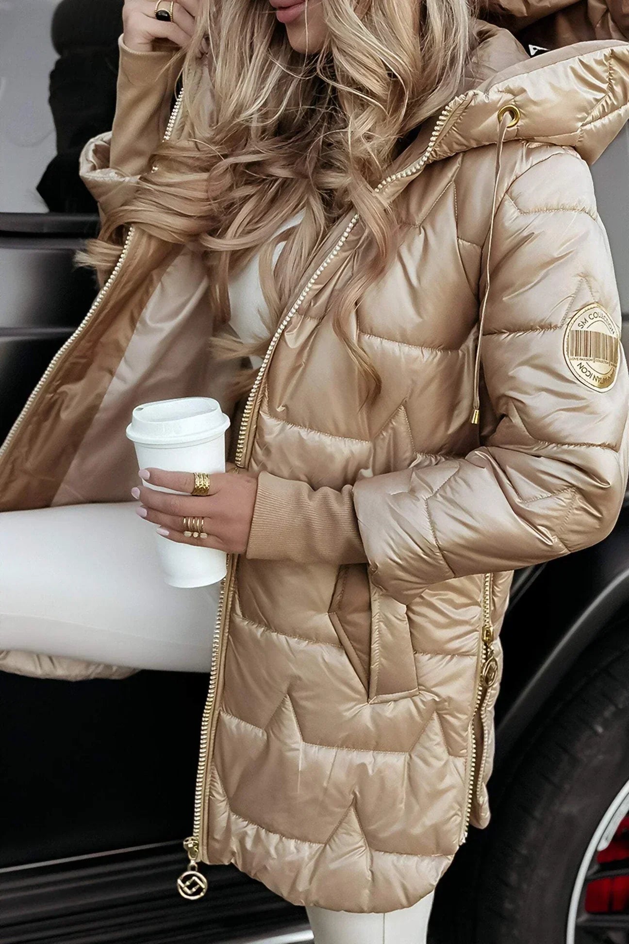Eleganter Wintermantel mit Kapuze und Füllung